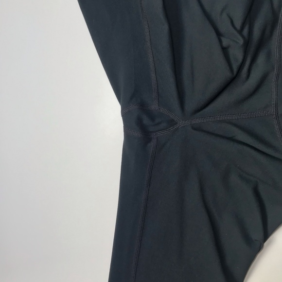 Under Armour Perfect Tight Crop Legging | Black - Picture 8 of 8